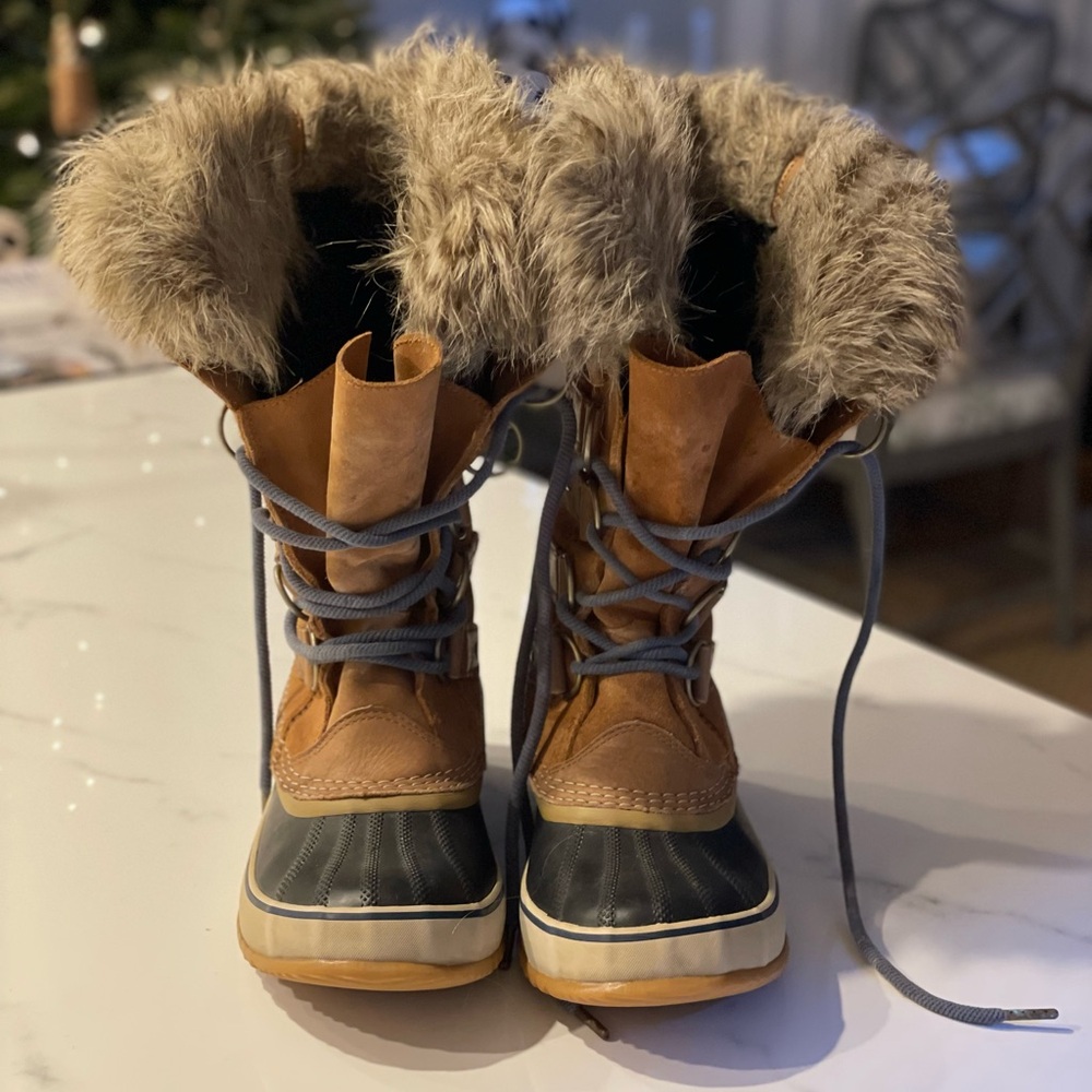 Sorel Joan of Arctic boots suede faux fur